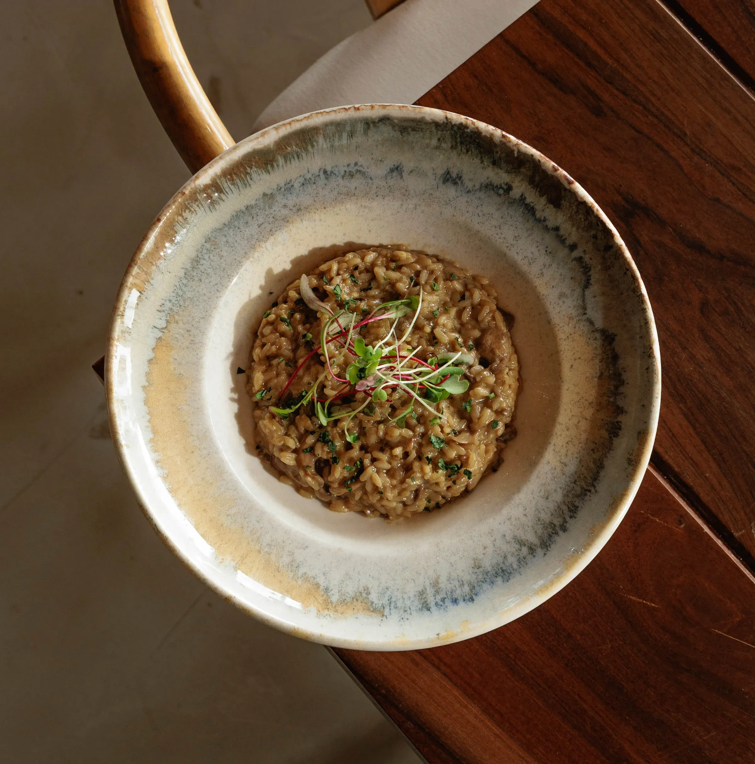 Risotto de hongos — champiñones y shiitake, infusionado en fondo de hongos